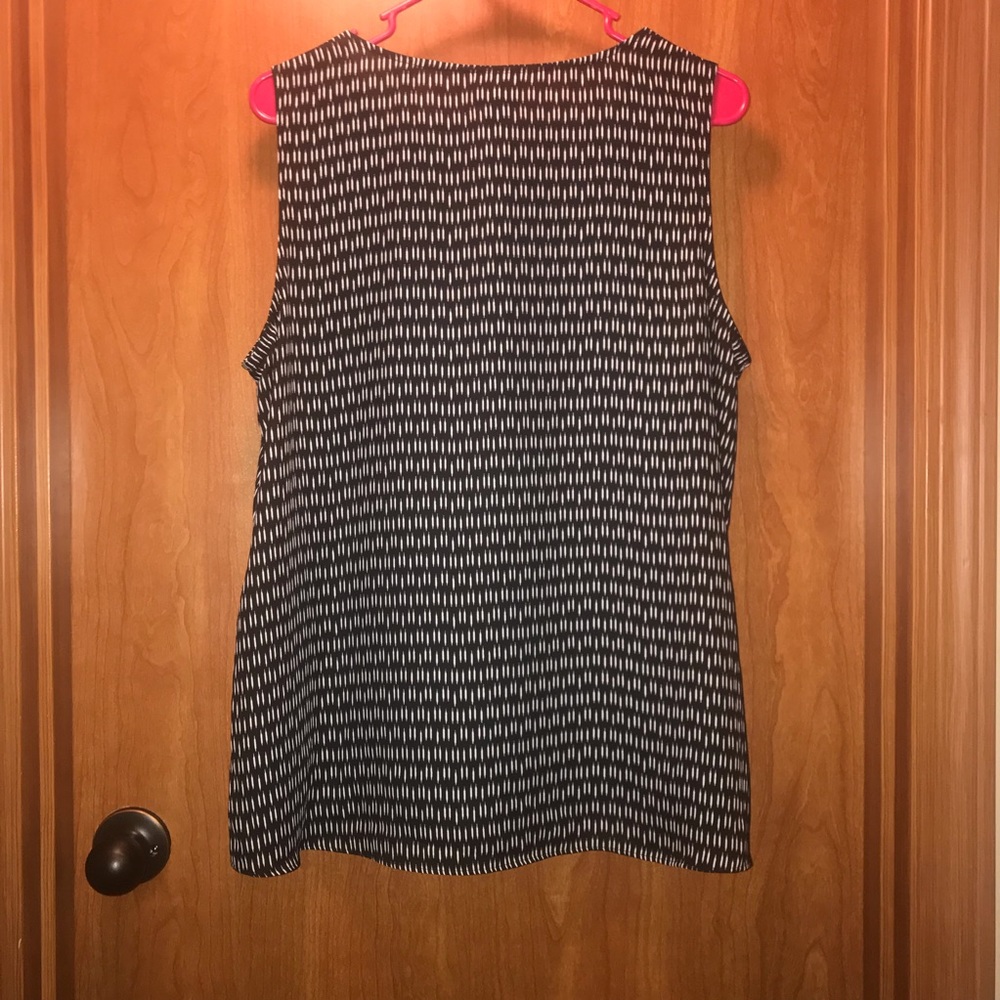 Worthington black and white camisole with front zipper size PL